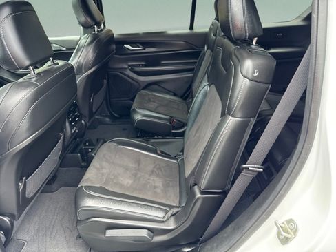 Used 2023 Jeep Grand Cherokee L Laredo RWD image 11