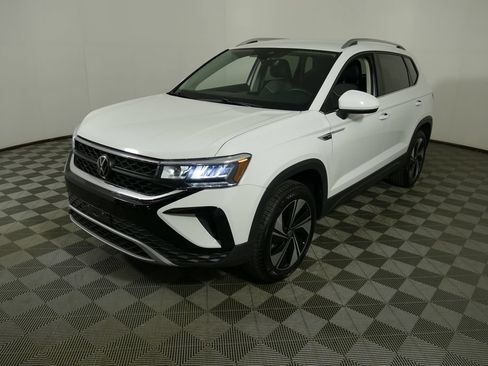 Used 2024 Volkswagen Taos SE AWD/4WD image 7