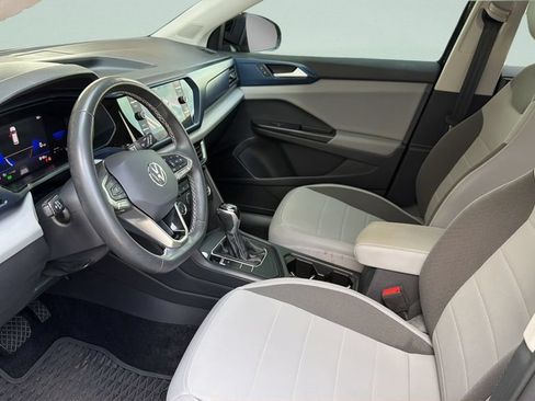Certified 2022 Volkswagen Taos SE FWD image 25