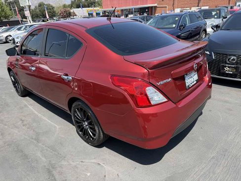 Used 2018 Nissan Versa SV FWD image 4