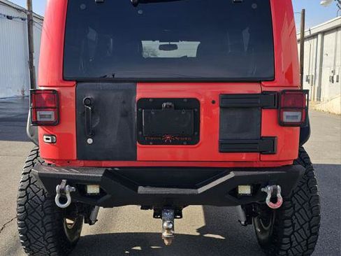 Used 2013 Jeep Wrangler Unlimited Sahara AWD/4WD image 6