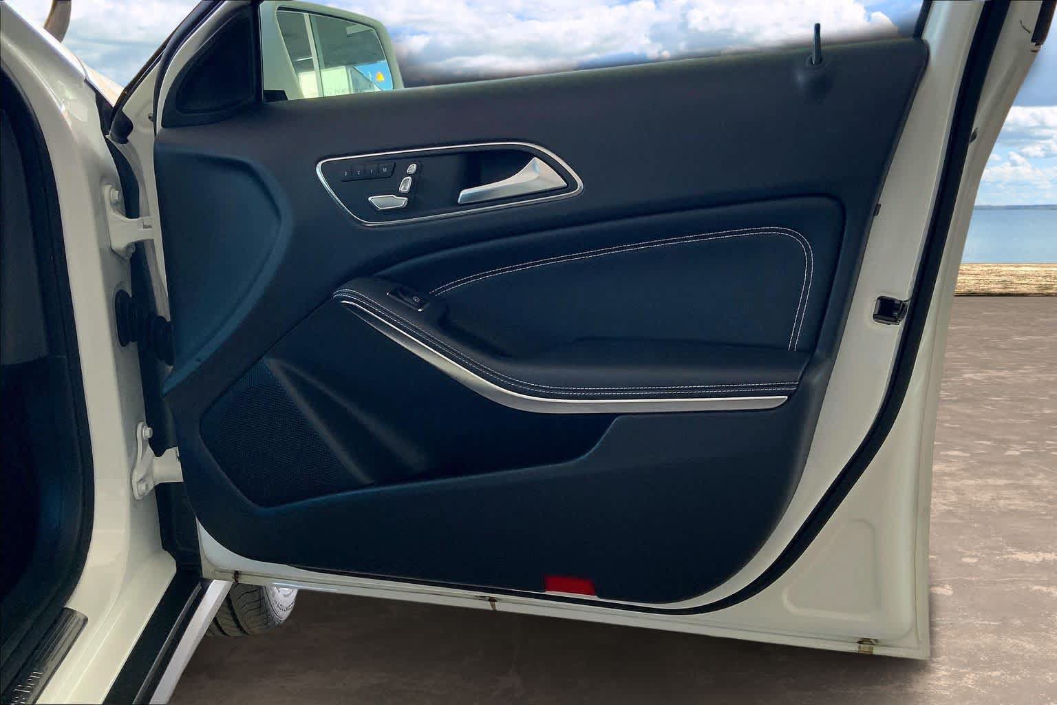 Used 2019 Mercedes-Benz GLA 250 4MATIC image 28