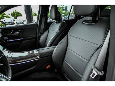 Certified 2026 Mercedes-Benz GLC 300 4MATIC image 9