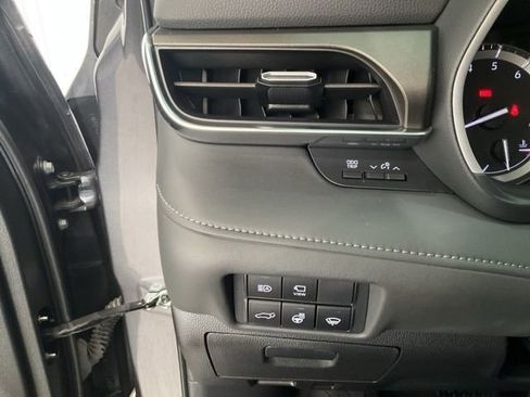 Used 2022 Toyota Highlander Limited AWD/4WD image 9