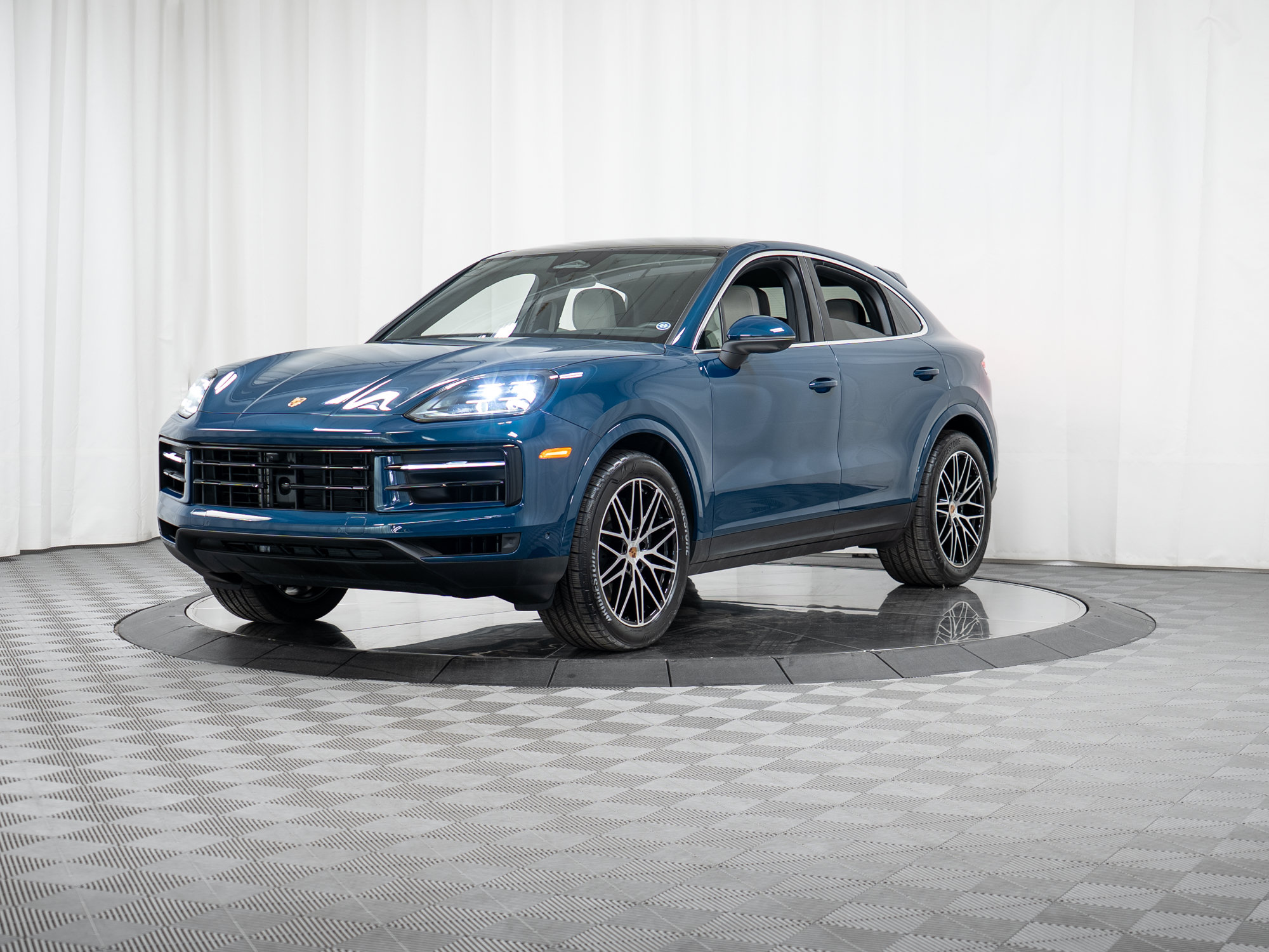 Certified 2026 Porsche Cayenne Coupe AWD/4WD image 32