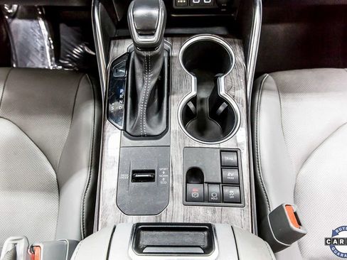 Used 2023 Toyota Highlander Platinum image 24