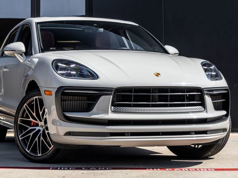 Certified 2022 Porsche Macan S AWD/4WD image 9