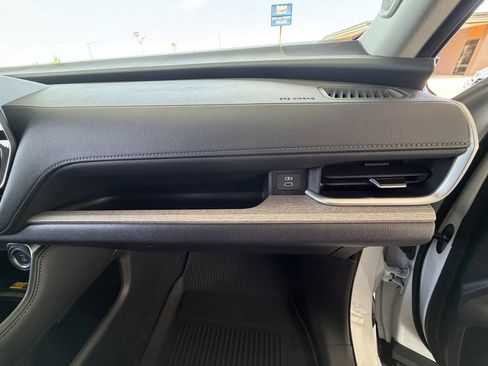 Used 2025 Toyota Grand Highlander AWD image 36