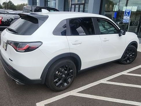 Used 2023 Honda HR-V Sport image 2