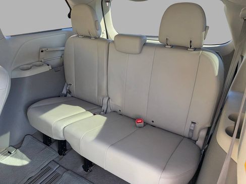 Used 2011 Toyota Sienna XLE FWD image 24