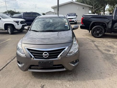 Used 2015 Nissan Versa FWD image 2