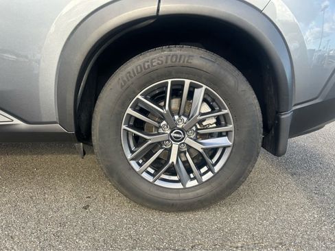 Used 2023 Nissan Rogue S AWD/4WD image 5