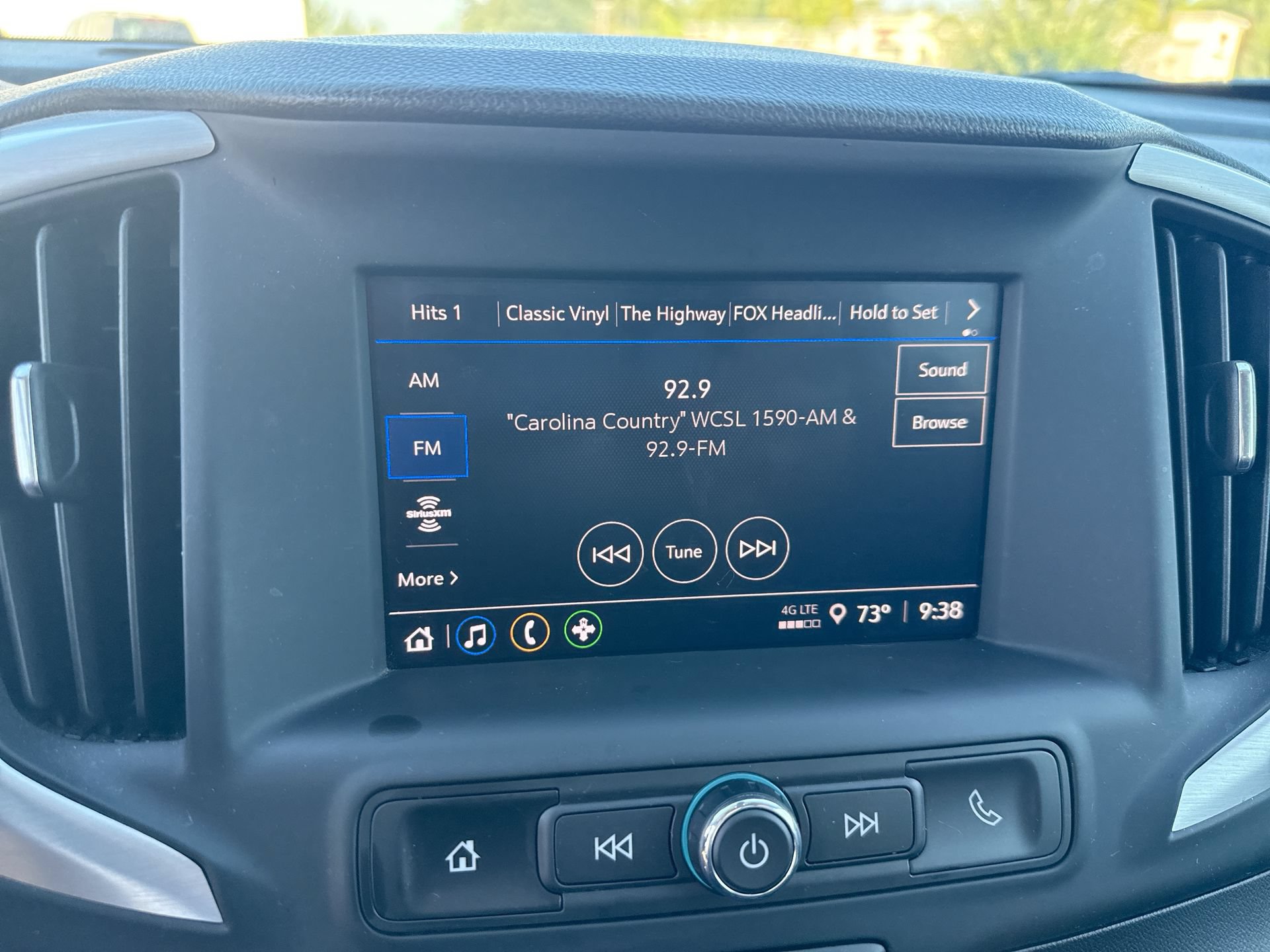 Used 2024 GMC Terrain SLE w/ Driver Convenience Package FWD image 11