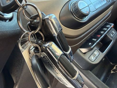 Used 2021 GMC Canyon Denali image 27