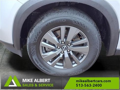 Used 2024 Nissan Pathfinder S image 9