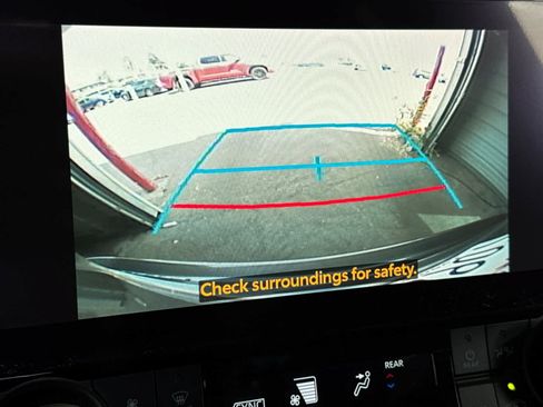 Used 2023 Toyota Highlander XLE FWD image 22