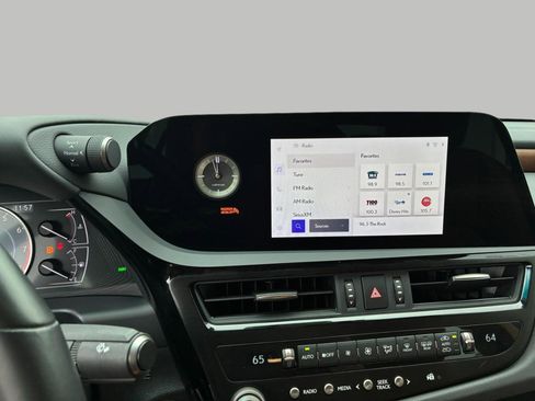 Used 2024 Lexus ES 350 w/ Premium Package FWD image 13