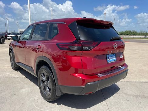 Certified 2026 Nissan Rogue SV FWD image 5