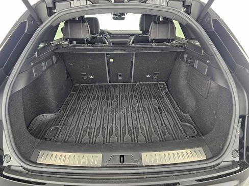 Used 2018 Land Rover Range Rover Velar R-Dynamic SE AWD/4WD image 14
