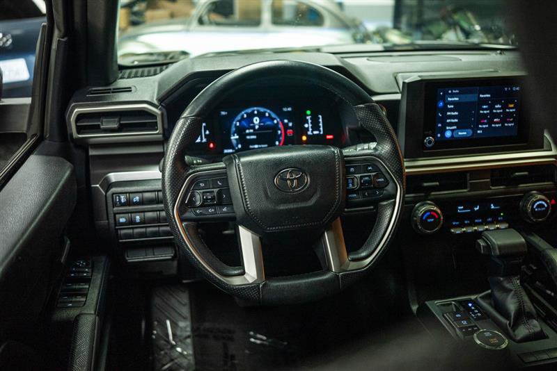 Used 2025 Toyota 4Runner SR5 AWD/4WD image 15