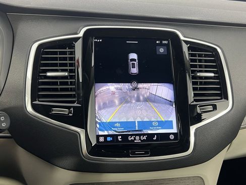 Used 2025 Volvo XC90 T8 Plus w/ Protection Package Premier image 17