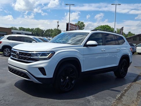 Certified 2023 Volkswagen Atlas SE w/ Black Wheel Package AWD/4WD image 3
