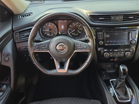 Used 2019 Nissan Rogue SV w/ Premium Package FWD image 11
