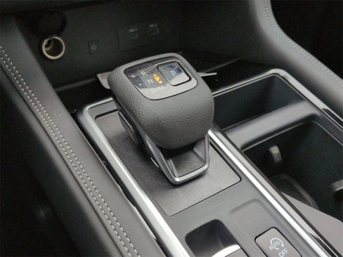 New 2025 Nissan Pathfinder Platinum image 11