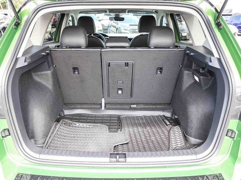 Used 2025 Volkswagen Taos SE FWD image 31