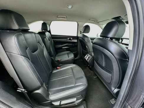 Used 2022 Kia Sorento S FWD image 19