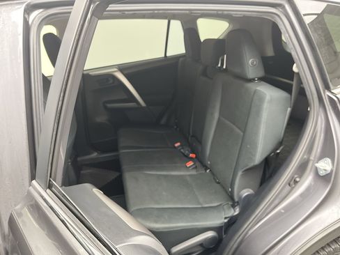 Used 2017 Toyota RAV4 LE w/ Carpet Mat Package image 11