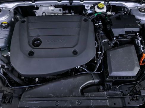 Certified 2025 Volvo XC40 B5 Plus image 33