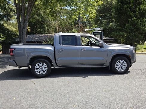 Used 2023 Nissan Frontier SV w/ SV Convenience Package RWD image 16