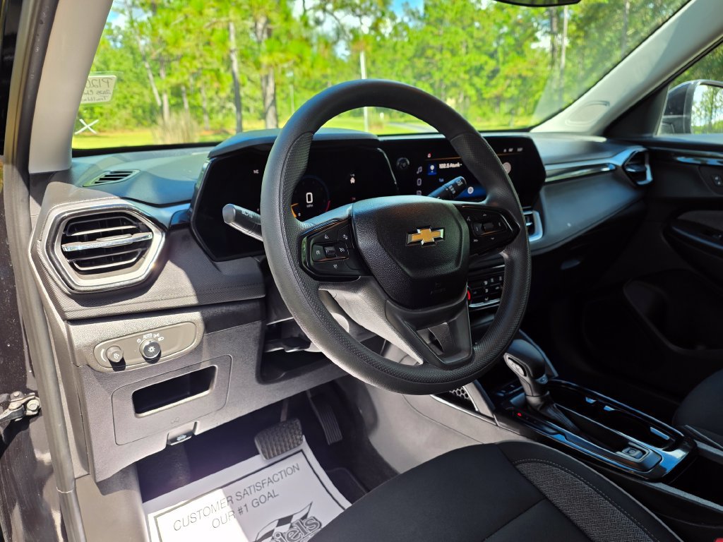Used 2025 Chevrolet TrailBlazer LT FWD image 12