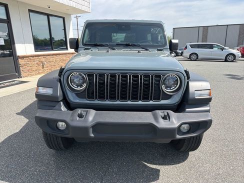 Used 2024 Jeep Wrangler Sport S image 10