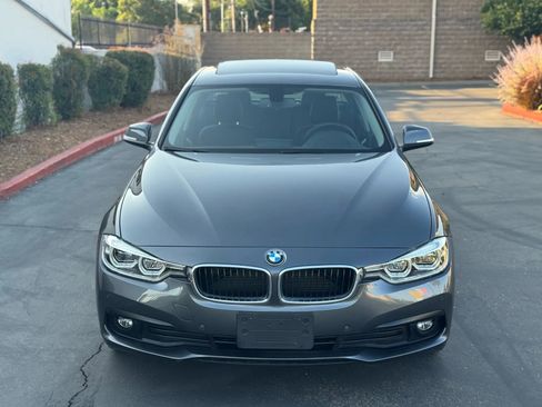 Used 2018 BMW 320i xDrive Sedan w/ Premium Package image 9