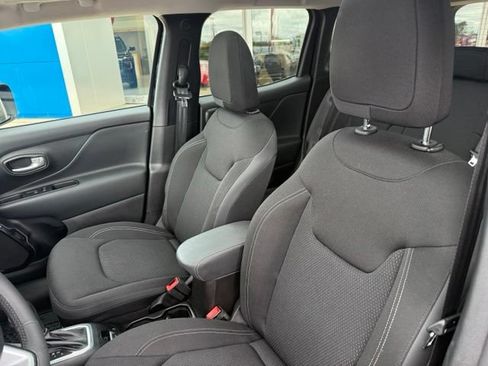 Used 2023 Jeep Renegade Altitude w/ Sun/Sound Group AWD/4WD image 17