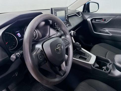 Used 2020 Toyota RAV4 XLE w/ Convenience Package FWD image 9
