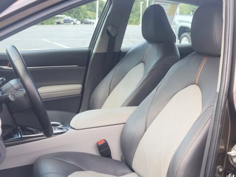 Used 2019 Toyota Camry XLE FWD image 29
