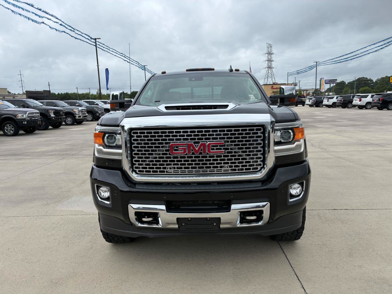 Used 2017 GMC Sierra 2500 Denali w/ Duramax Plus Package AWD/4WD image 3