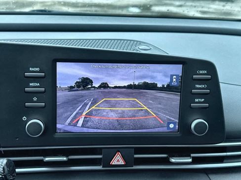 Used 2023 Hyundai Elantra SE FWD image 19