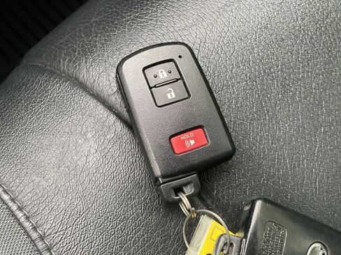 Used 2021 Toyota Tundra Limited w/ Limited Premium Package AWD/4WD image 27