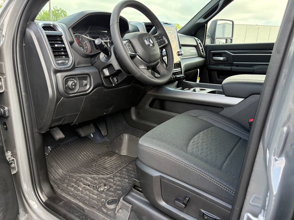 New 2026 RAM 3500 Big Horn AWD/4WD image 15