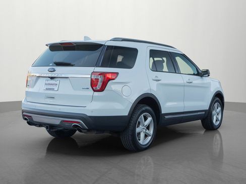 Used 2017 Ford Explorer XLT w/ Equipment Group 202A image 7