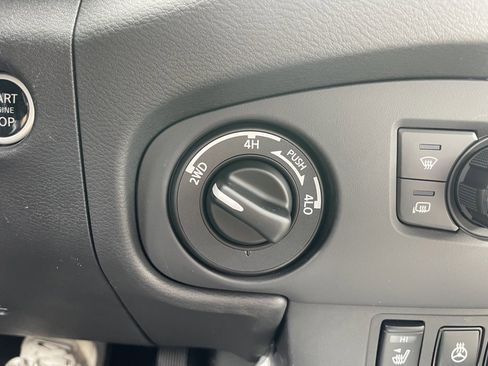 New 2024 Nissan Frontier SV w/ SV Convenience Package image 19