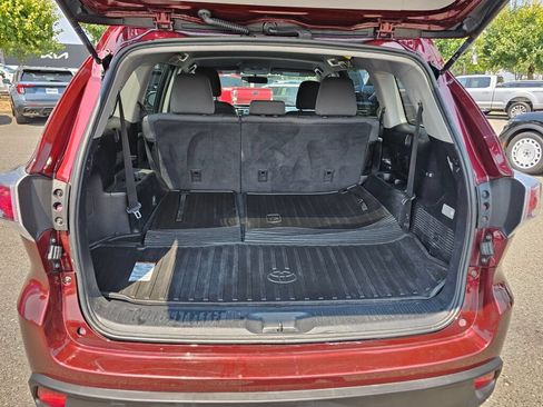 Used 2016 Toyota Highlander LE AWD/4WD image 10