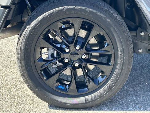 Used 2023 Jeep Wrangler Unlimited Sahara w/ Cold Weather Group image 7