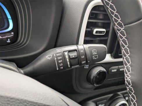 New 2025 Hyundai Venue Limited image 20