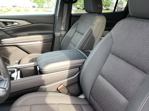 Used 2025 Chevrolet Traverse LT AWD/4WD image 12