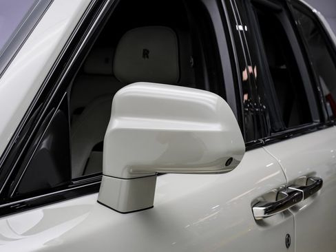 Used 2022 Rolls-Royce Cullinan Black Badge AWD/4WD image 38